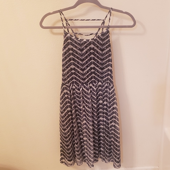 Xhilaration Dresses & Skirts - 3/$25 🥂 Chevron Dress- Like New